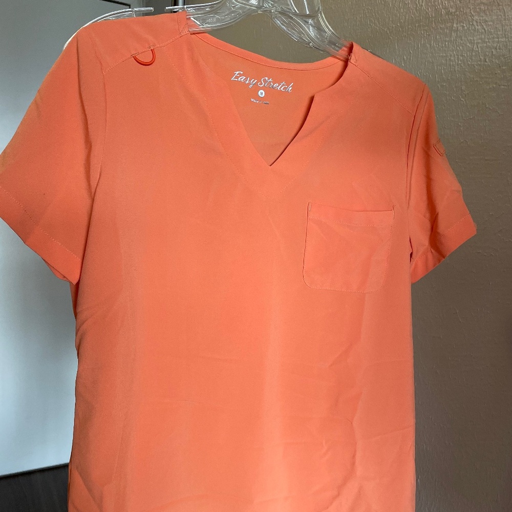 Uniform Advantage Easy Stretch Nikki Women't 1 pocket scallop neck